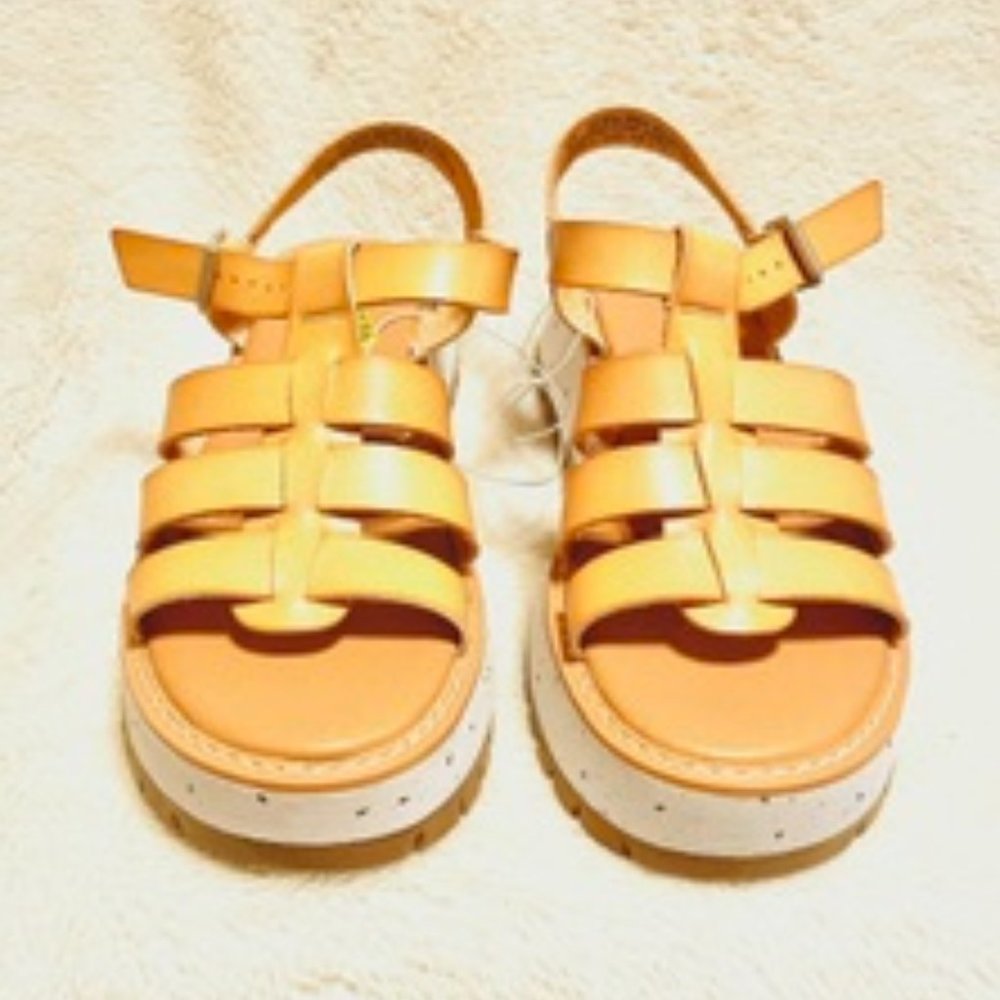 (NEW) Universal Thread - Tan Platform Sandals - Size 8 1/2 - Picture 2 of 4